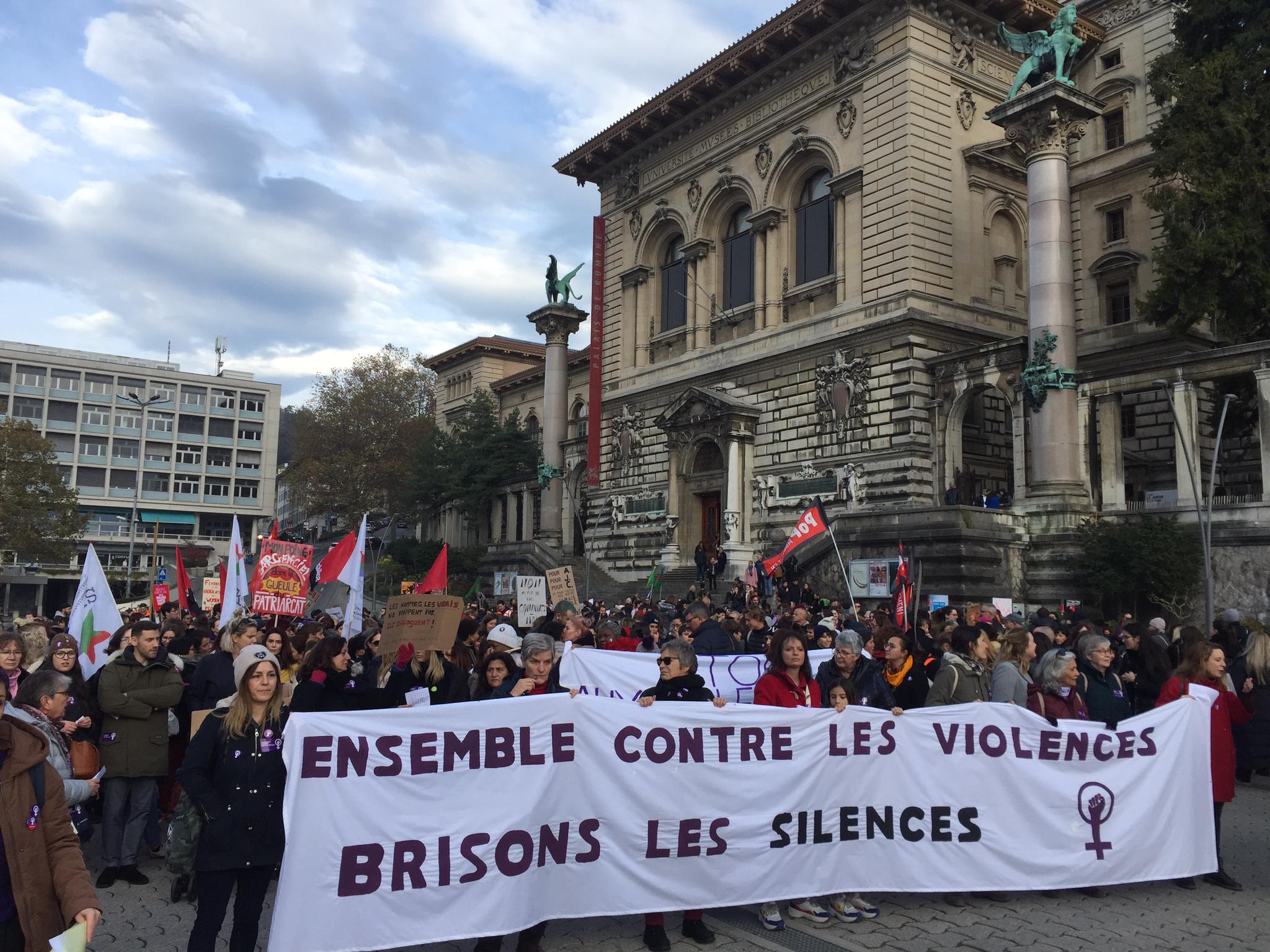 Des mobilisations à Lausanne, Monthey, Martigny ou encore Vevey contre les violences faites aux femmes